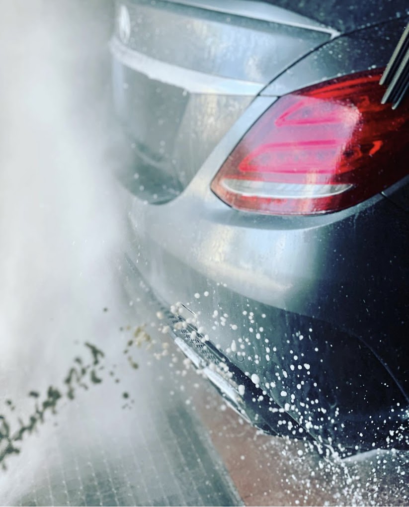 Handwäsche - Detailarbeit am Heck